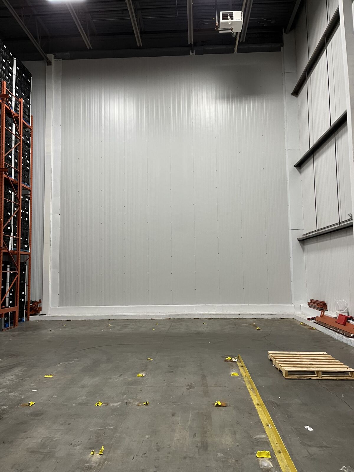 Cold storage wall interior