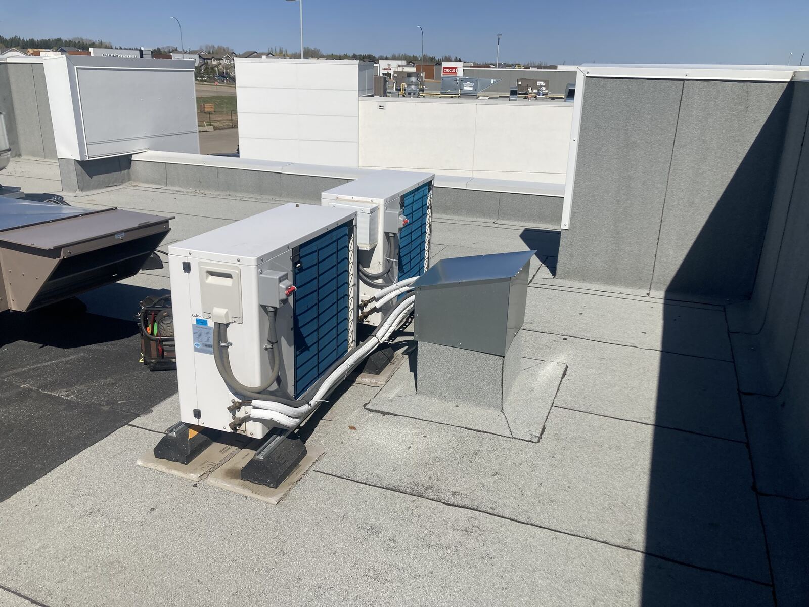 Rooftop AC condensers mini-split
