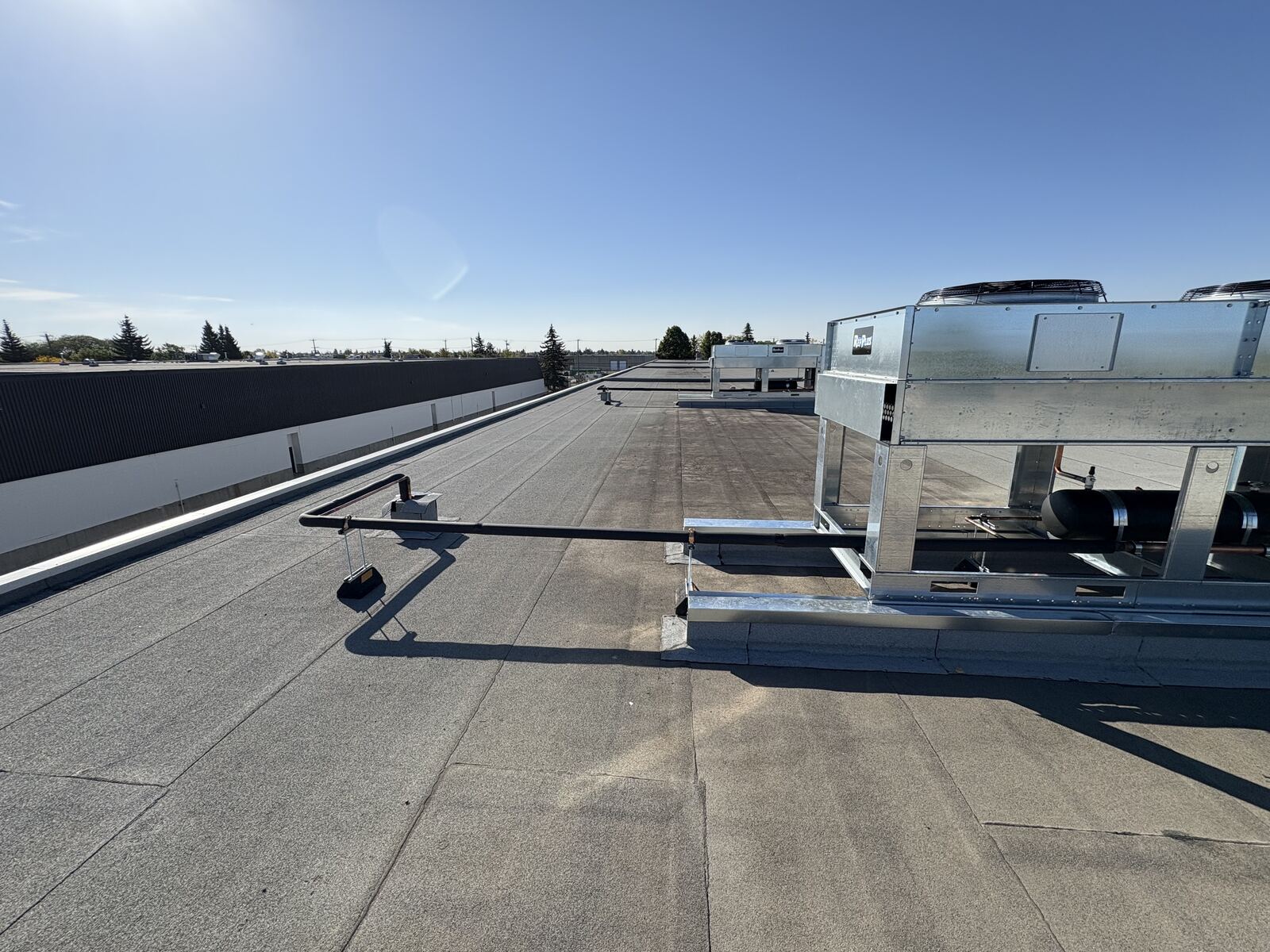 Rooftop refrigeration piping run