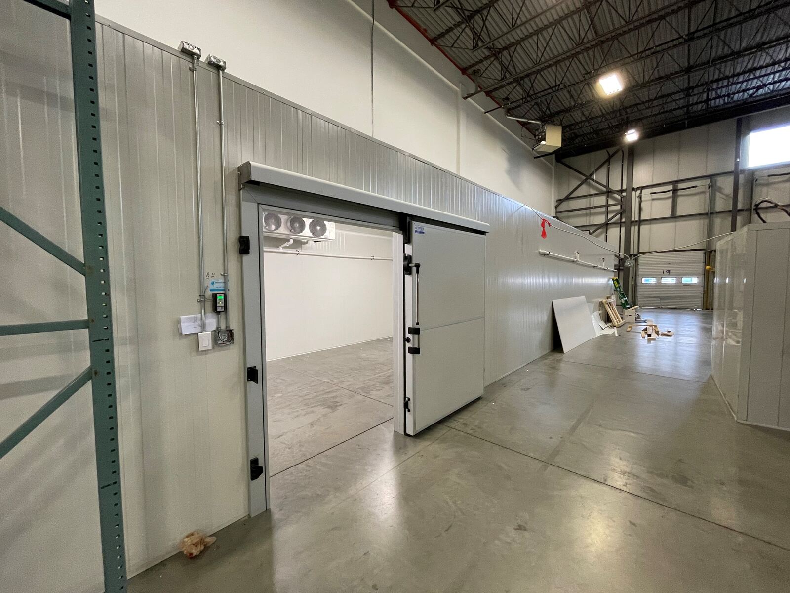 Walk-in cooler sliding door