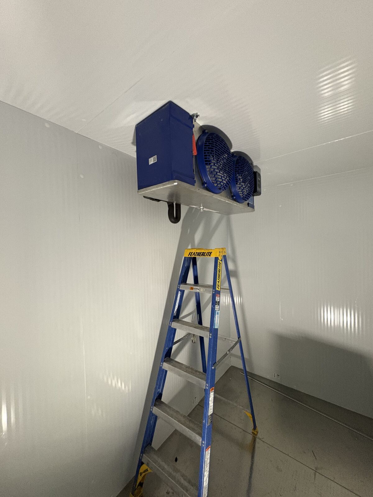 Walk-in evaporator installation